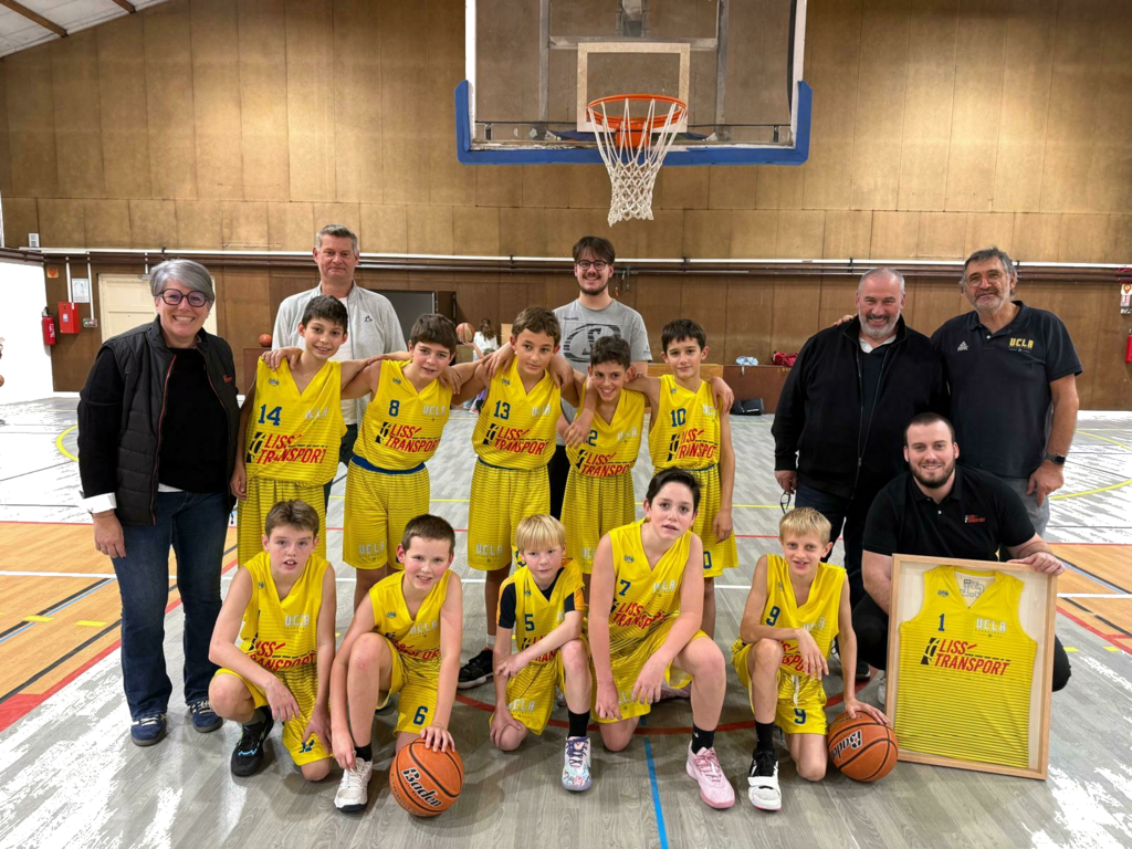 Inauguration des maillots UCLA U13M2  - LISS-TRANSPORT